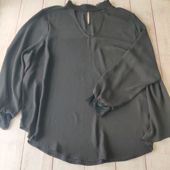 Torrid Georgette lace trimmed mock neck keyhole blouse sz 3 - Picture 9 of 12